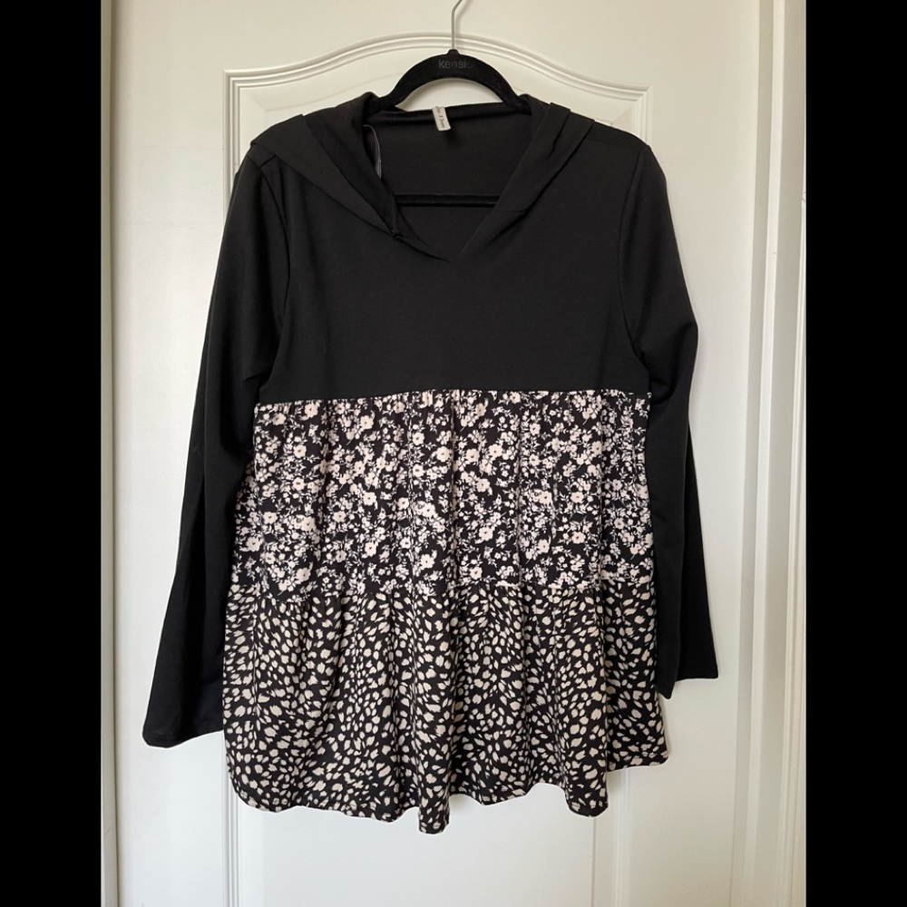 Now & Forever hooded black and white too size Med new!